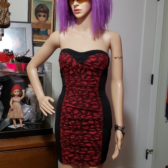 Mystic Strapless Stretch Dress with Lace - Picture 2 of 7